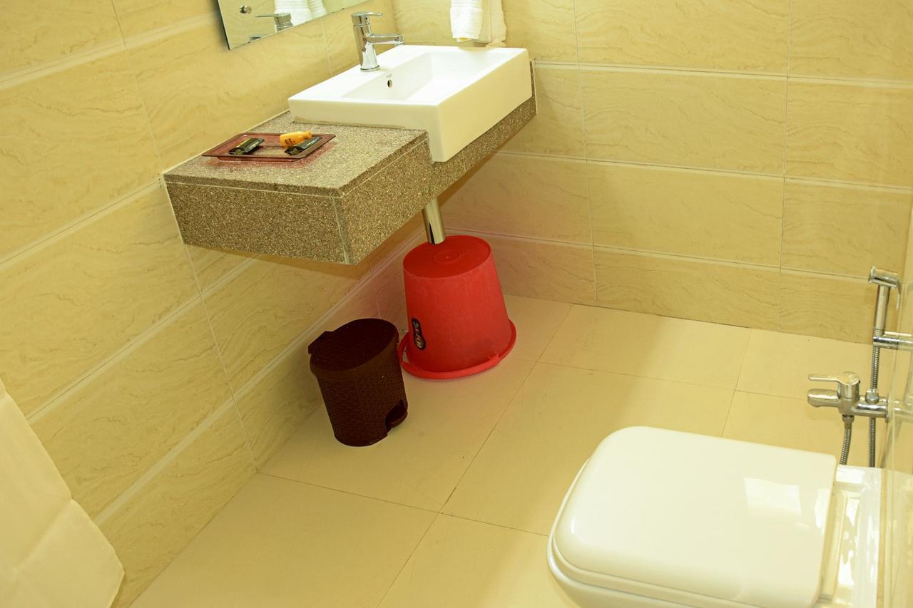 Hotel Reevanta Даман Екстериор снимка