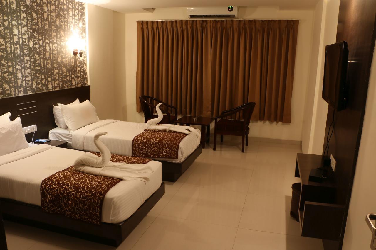 Hotel Reevanta Даман Екстериор снимка
